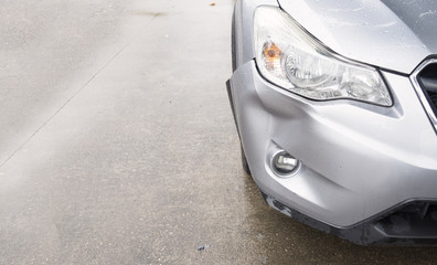 car silver color crash damage bumper breakdown accident