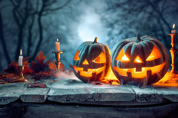 Obraz premium Halloween pumpkins on blue background
