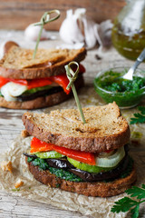 sandwich with grilled vegetables and pesto sauce