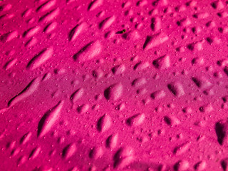 Wassertropfen auf Folie