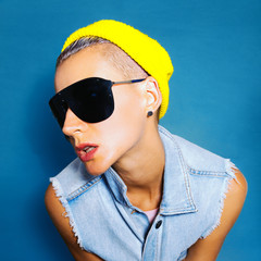 Tomboy style Girl fashion beanie cap and sunglasses. Urban Jeans outfit