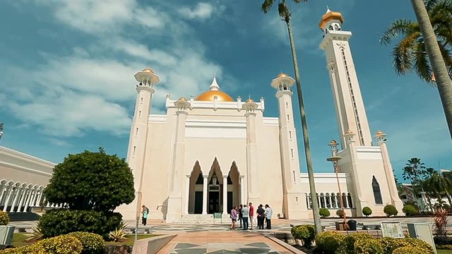 Bandar Seri Begawan,Brunei Darussalam-MARCH 31,2017: Sultan Omar Ali Saifuddin Mosque in sun day