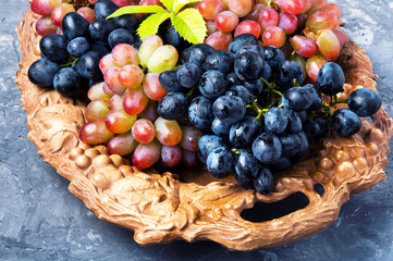 Different grapes on a tray