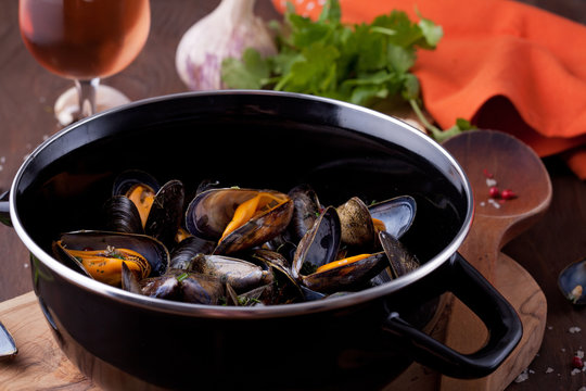 Freshly cooked mussles in herbs and white wine