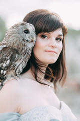 bride with owls and printing, the bride's bouquet and the sunset