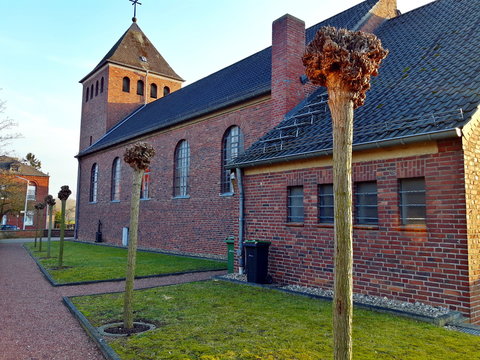 Pfarrkirche Hl. Hermann-Josef, Linnich-Flo&szlig;dorf