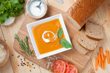 Carrot cream soup with cream.