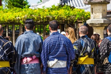 Fototapeta premium 浴衣を着ている訪日外国人
