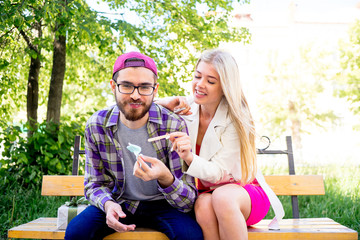 Fototapeta premium Couple in a park