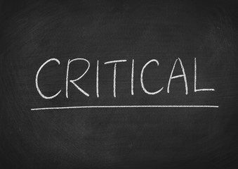 Obraz premium critical concept word on a blackboard background