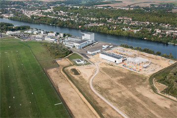 Vue aérienne du site de construction de l'usine où sera assemblée Ariane 6 chez Airbus aux Mureaux
