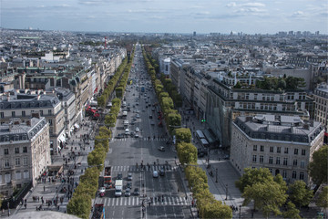 Vue depuis l'Arc de Triomphe de l'avenue des Champs -Elysées