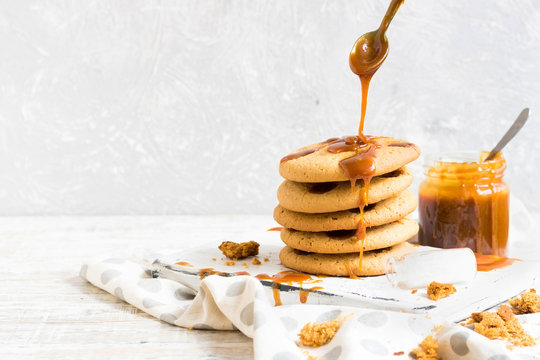 Biscuits with salted caramel