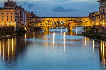Obraz premium Ponte Vecchio at dusk, Florence, Italy