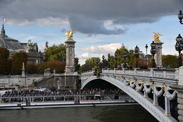 Fototapeta na wymiar Pont Alexandre III à Paris, France