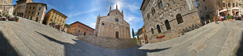 Fototapeta na wymiar Massa Marittima, piazza della cattedrale a 360°