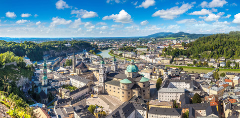 Naklejka premium Panoramiczny widok na Salzburg
