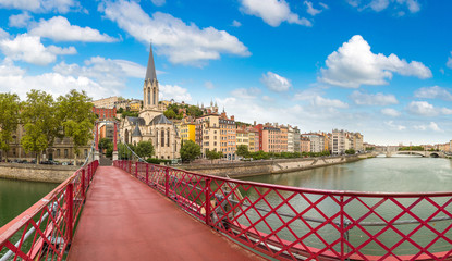 Fototapeta premium Kładka dla pieszych w Lyonie we Francji