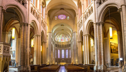 Fototapeta premium Interiors of Lyon Cathedral