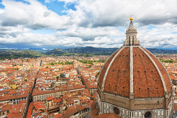 Fototapeta na wymiar Florence Duomo. Basilica di Santa Maria del Fiore (Basilica of Saint Mary of the Flower) in Florence, Italy. View of Florence from the observation deck