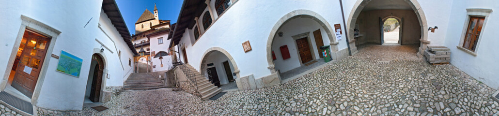 Val di Non, santuario di San Romedio a 360°