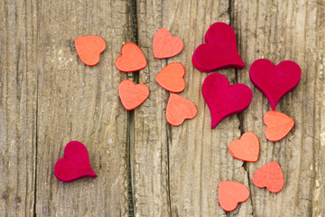 Fototapeta premium red hearts on wooden background