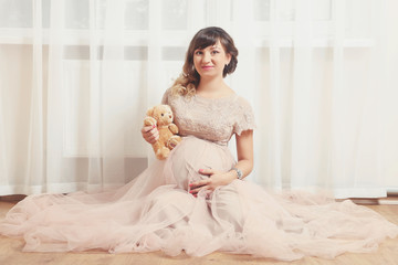 Naklejka premium Beautiful pregnant woman