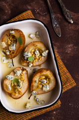 Baked pears with nuts