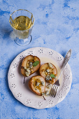 Baked pears with nuts
