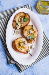 Baked pears with nuts