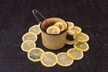 Obraz na płótnie Canvas Lemon tea on a black background