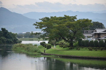 江津湖の湖畔