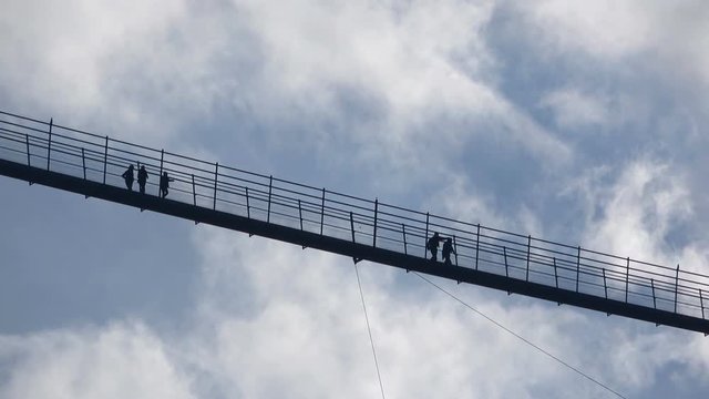 H&auml;ngebr&uuml;cke bei Reutte, Tirol, &Ouml;sterreich, Tourismus, 4K
