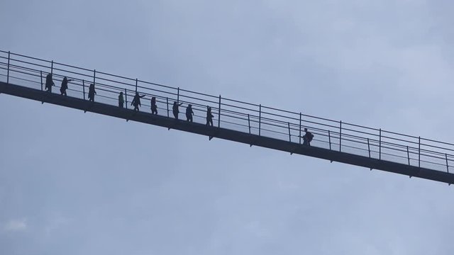 H&auml;ngebr&uuml;cke bei Reutte, Tirol, &Ouml;sterreich, Tourismus, 4K
