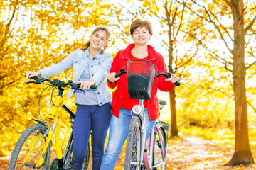 Mutter und Tochter (Herbst)