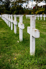 Naklejka premium Alignement de croix au cimetière Américain de la nécropole de La Doua à Villeurbanne