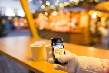 mulled wine picture on smartphone at christmas
