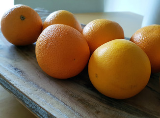 Orangen in der Holzschale