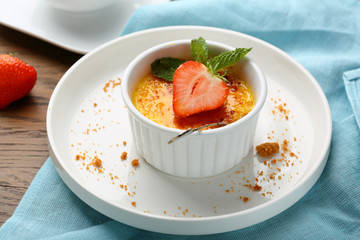 Vanilla custard creme dessert