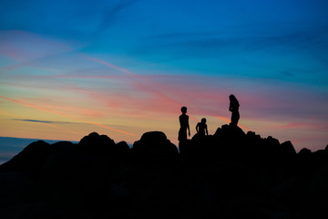 Fototapeta premium people looking at the sunset