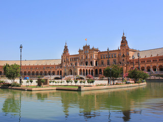 Obraz premium Plaza de Espana world famous Square in Seville. Renaissance Revival style in Spanish architecture. Buildings complex with wide walkways and no people on summer sunny day scene with empty copy space