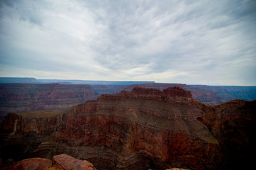 Grand Canyon Farbenspiel. Himmel gegen Canyon.