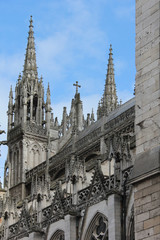 coté et clocher de la cathédrale