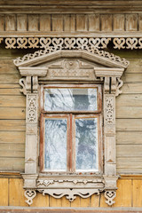 Obraz na płótnie Canvas facade of the old log house in Suzdal