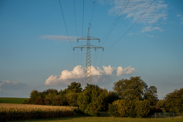 &Uuml;berlandleitung am Abend