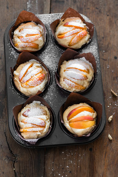 apricot and cardamom cupcakes
