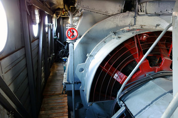 Engine locomotive