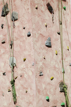 Kletterwand Boulderwand bouldern klettern Seil Sicherungsseil Griffe Sport Übungswand Griff Klettergriffe Sportklettern boulder Wand  Kraft Haltegriffe Bouldersport Kletterpark Kletterhalle 