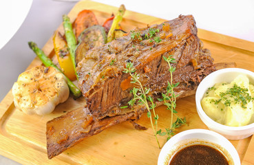 Roasted beef ribs