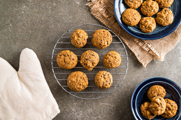 chocolate and cashew nut cookies